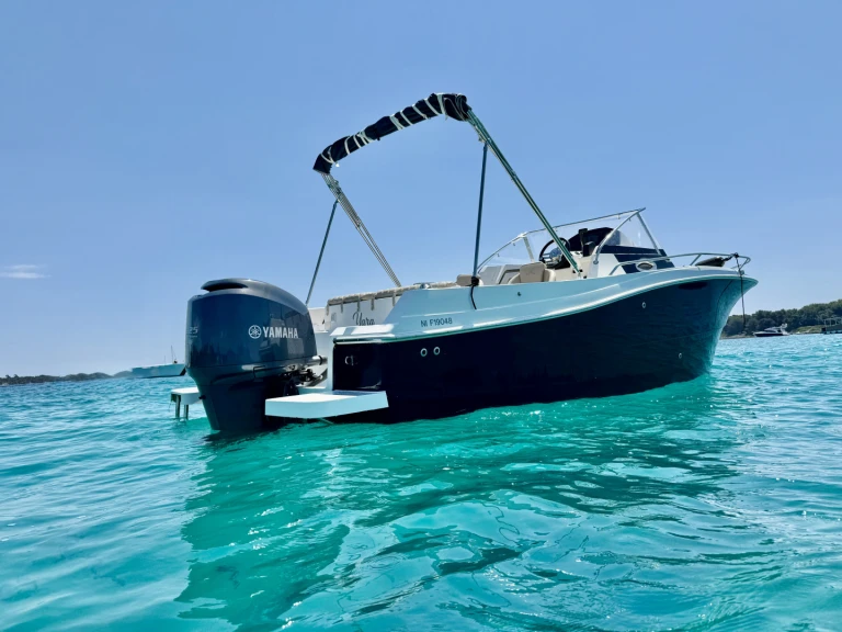 Bateau à moteur à louer à Mandelieu-la-Napoule au meilleur prix