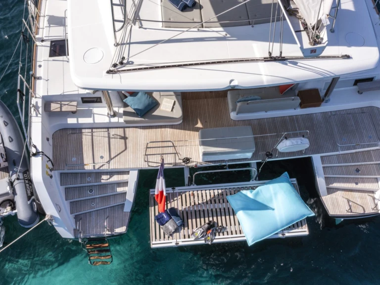 Catamaran à louer à Olbia Port au meilleur prix