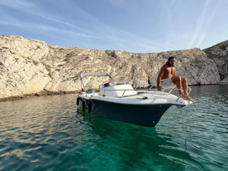 Location à Marseille - White Shark 240 sc sur SamBoat