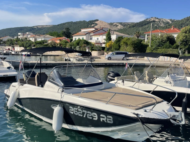 Location à Rab - Quicksilver Activ 675 Sundeck sur SamBoat