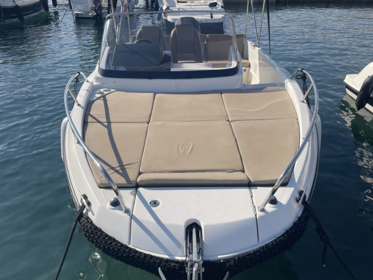 Location bateau Rab pas cher Activ 675 Sundeck