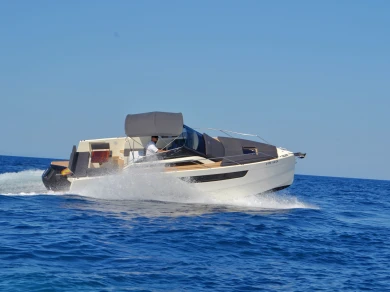 Motorboat for rent Cala d'Or at the best price