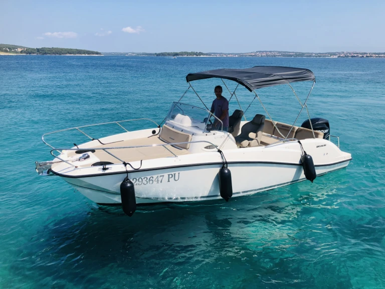 Location bateau Medulin pas cher Activ 675 Sundeck