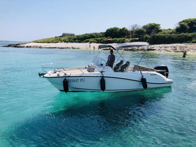 Location Bateau à moteur Quicksilver avec permis