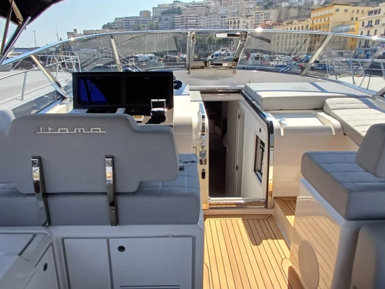 Louez un Itama Itama 62 à Naples