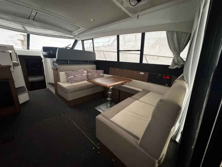 Location Bateau à moteur Jeanneau avec permis
