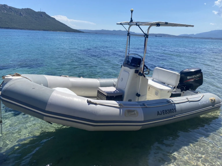 Louer Semi-rigide avec ou sans skipper Bombard à Porto-Vecchio