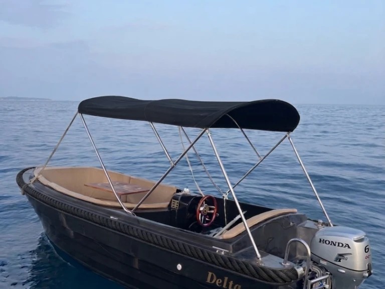 Location bateau SZKUTNICZY ZAKLAD Delta Kruger 480 à Mandelieu-la-Napoule sur Samboat