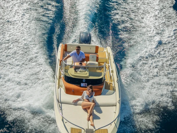 Location bateau Mandelieu-la-Napoule pas cher Invictus 240 CX