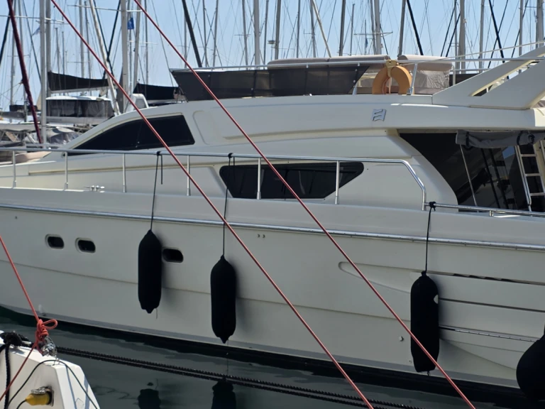 Louer Yacht avec ou sans skipper Ferretti à Port Lindos