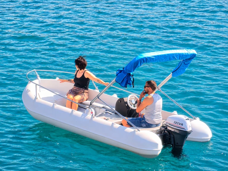 Location Bateau à moteur Whaly avec permis