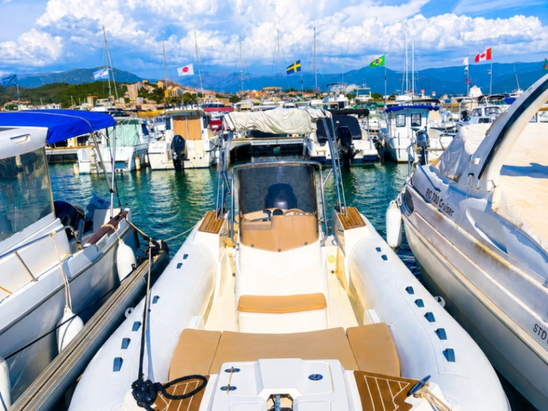 Location bateau Ajaccio pas cher Tempest 700