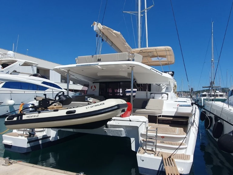 Louez un Fountaine Pajot Fountaine Pajot FP 44 Quatuor - 4 + 2 cab. à Seget Donji