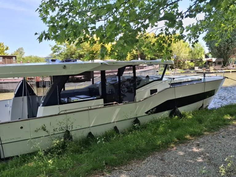 Location Bateau à moteur Delphia avec permis
