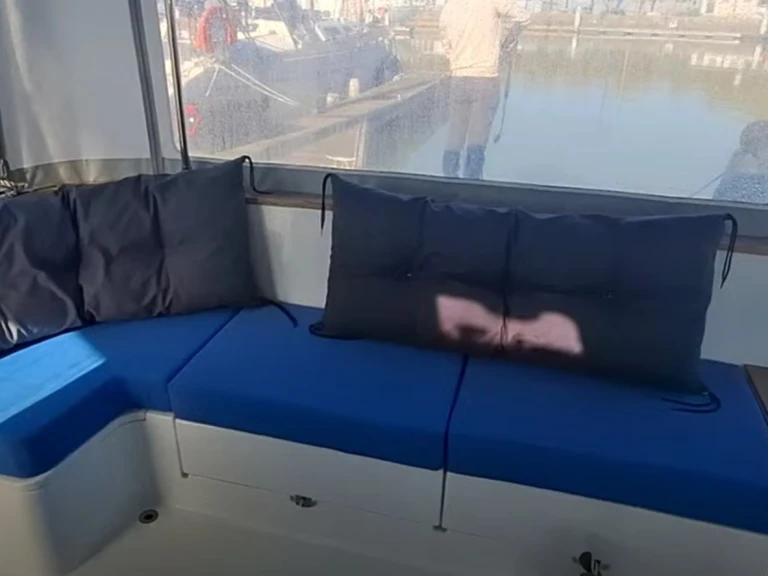 Bateau à moteur à louer à Port-Saint-Louis-du-Rhône au meilleur prix