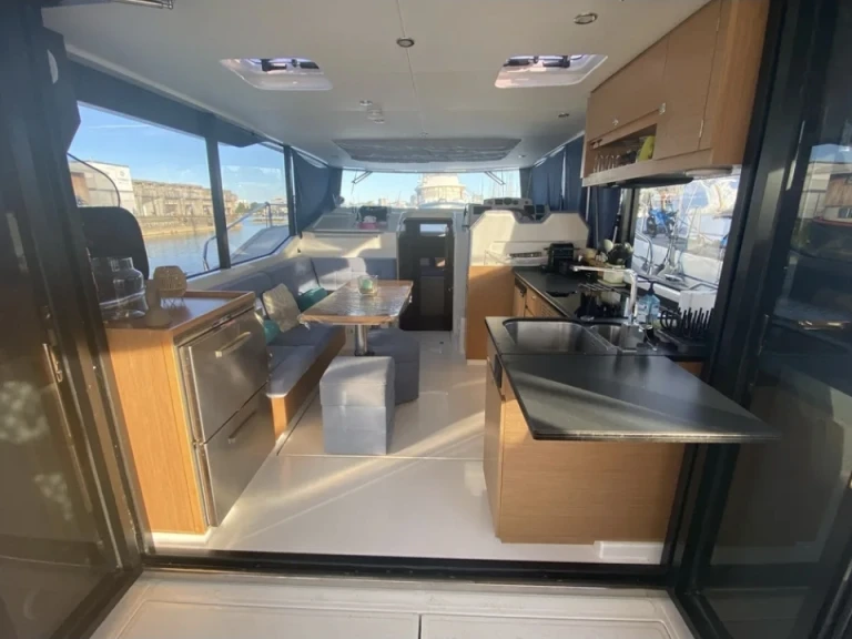 Louez un Delphia Delphia 1200 Bluescape à Port-Saint-Louis-du-Rhône