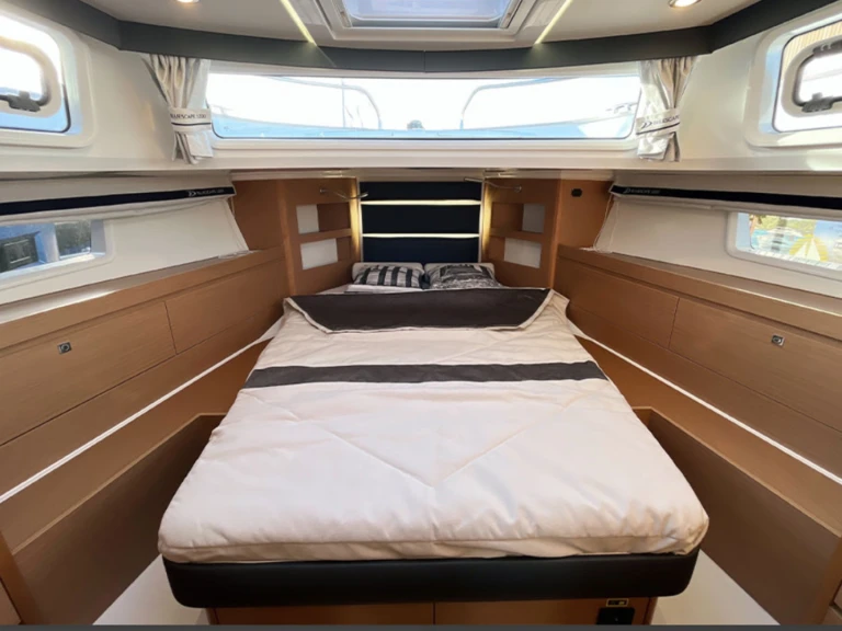 Location bateau Port-Saint-Louis-du-Rhône pas cher Delphia 1200 Bluescape