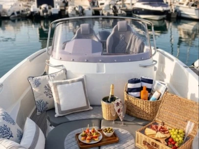 Bateau à moteur à louer à Alicante au meilleur prix