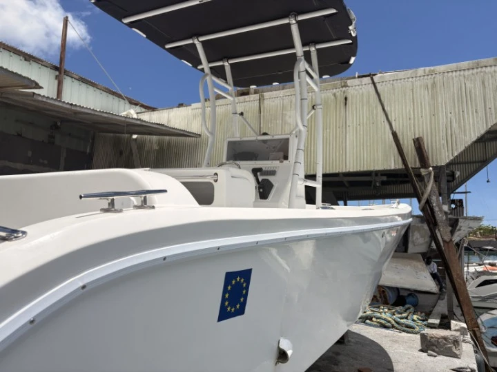 Forboat 23' a louer à Pointe-à-Pitre
