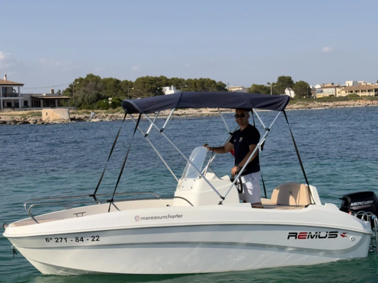 Location bateau s'Estanyol de Migjorn pas cher Remus 450 open