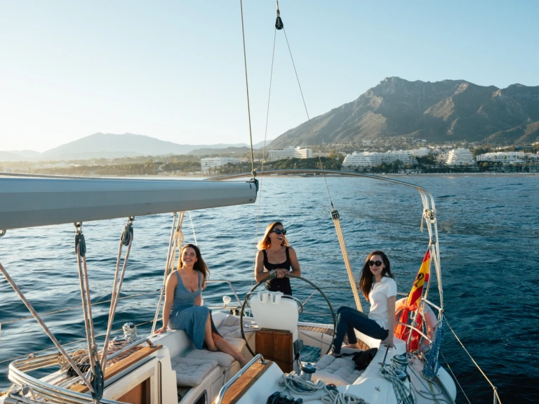 Location bateau Bavaria Bavaria 36 Cruiser à Puerto Deportivo de Marbella sur Samboat
