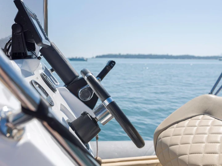 Location à Mandelieu-la-Napoule - Salpa Salpa Soleil 18 sur SamBoat