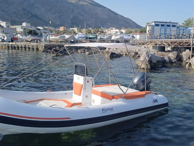 Bwa Bwa 4.80 a louer à Isola delle Femmine