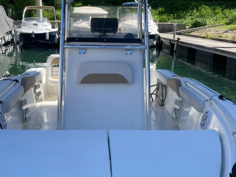 Bateau à moteur à louer à Mandelieu-la-Napoule au meilleur prix