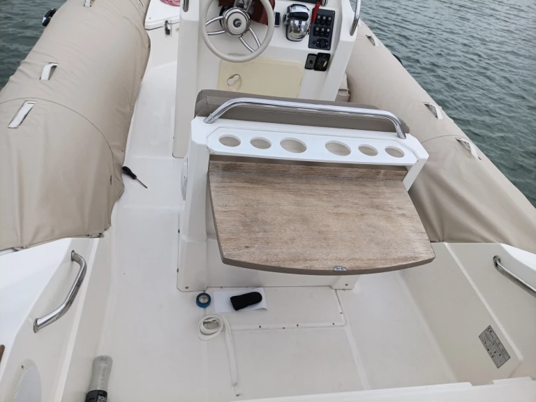 Semi-rigide à louer à Marina Formentera au meilleur prix