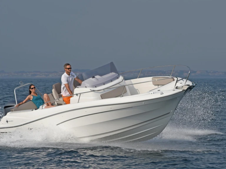 Bateau à moteur à louer à Carnon-Plage au meilleur prix