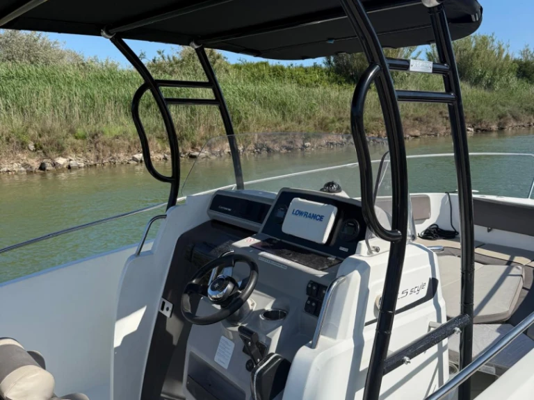 Location bateau Jeanneau Cap Camarat 7.5 CC Serie 2 à Carnon-Plage sur Samboat