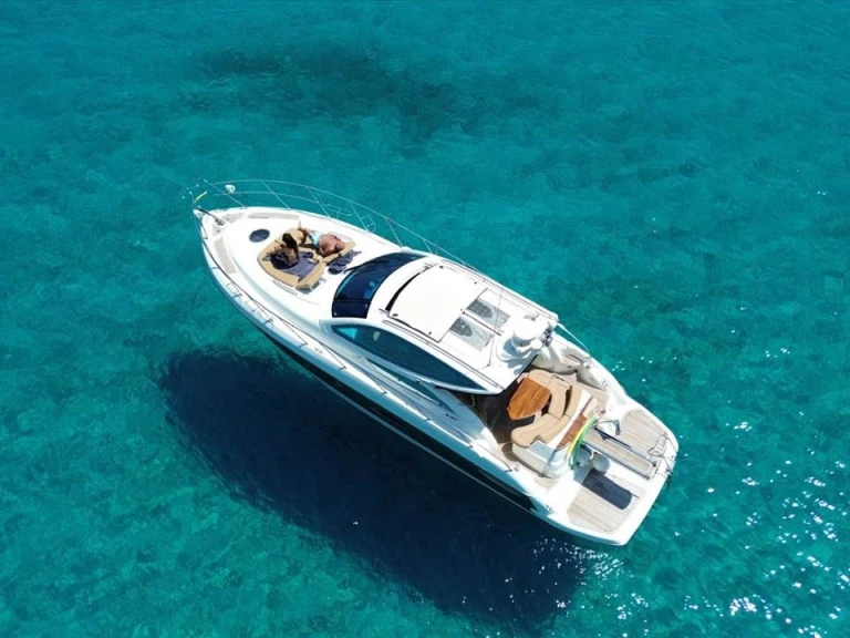 Location bateau Cranchi Cranchi Mediterranee 43 HT à Vlychada sur Samboat