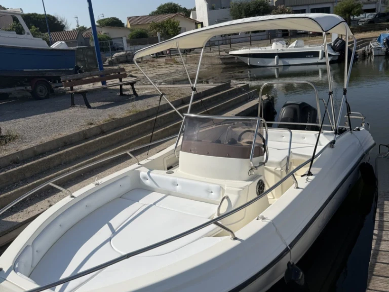 Location Bateau à moteur Ranieri avec permis