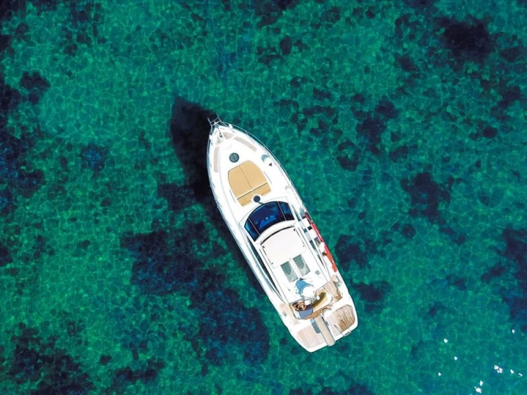 Location Bateau à moteur à Vlychada - Cranchi Cranchi Mediterranee 43 HT