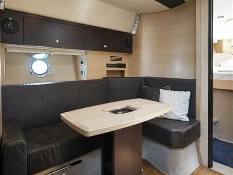 Location bateau Cranchi Cranchi Mediterranee 43 HT à Vlychada sur Samboat