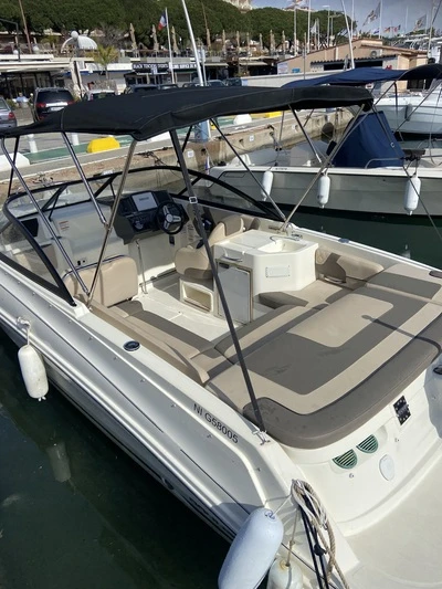 Louez un Bayliner VR6 à Marseille