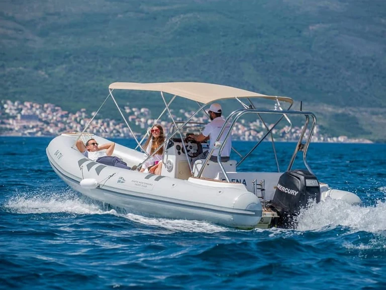 Louez un Stingray-Boats Stingray Predator 640 à Tivat