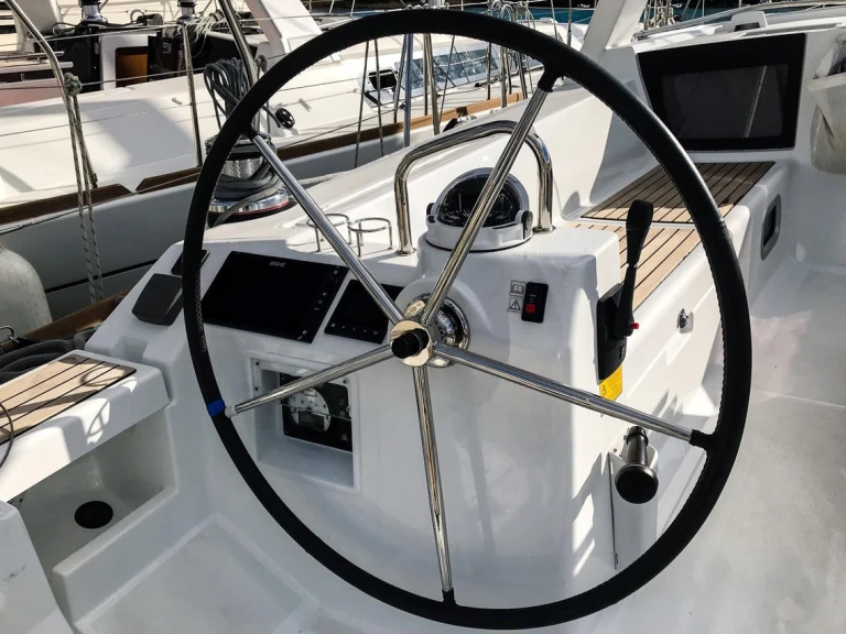 Bénéteau Oceanis 45 a louer à Mrčevac