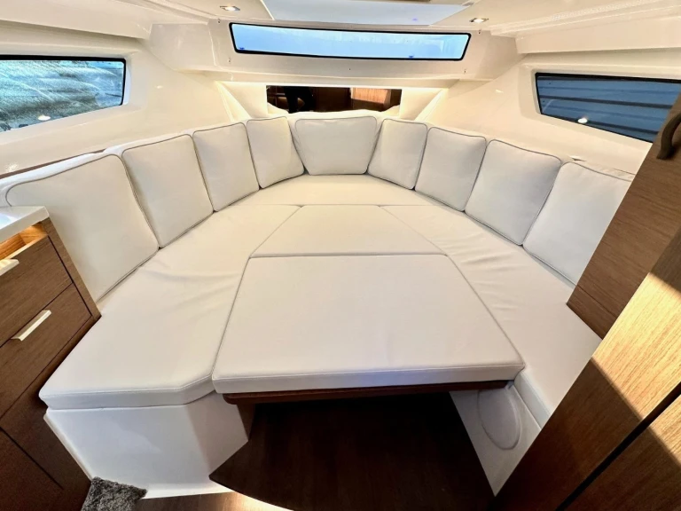 Location Bateau à moteur à Castellammare di Stabia - Jeanneau Cap Camarat 10.5 WA