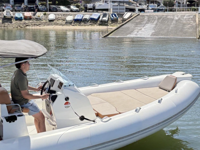 Louer Semi-rigide avec ou sans skipper Zodiac à Arcachon