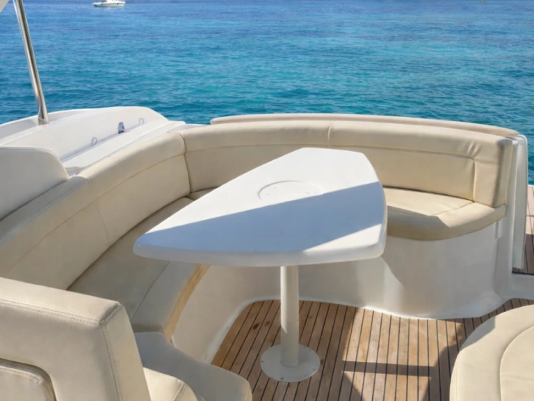 Louer Bateau à moteur avec ou sans skipper Jeanneau à Cannes