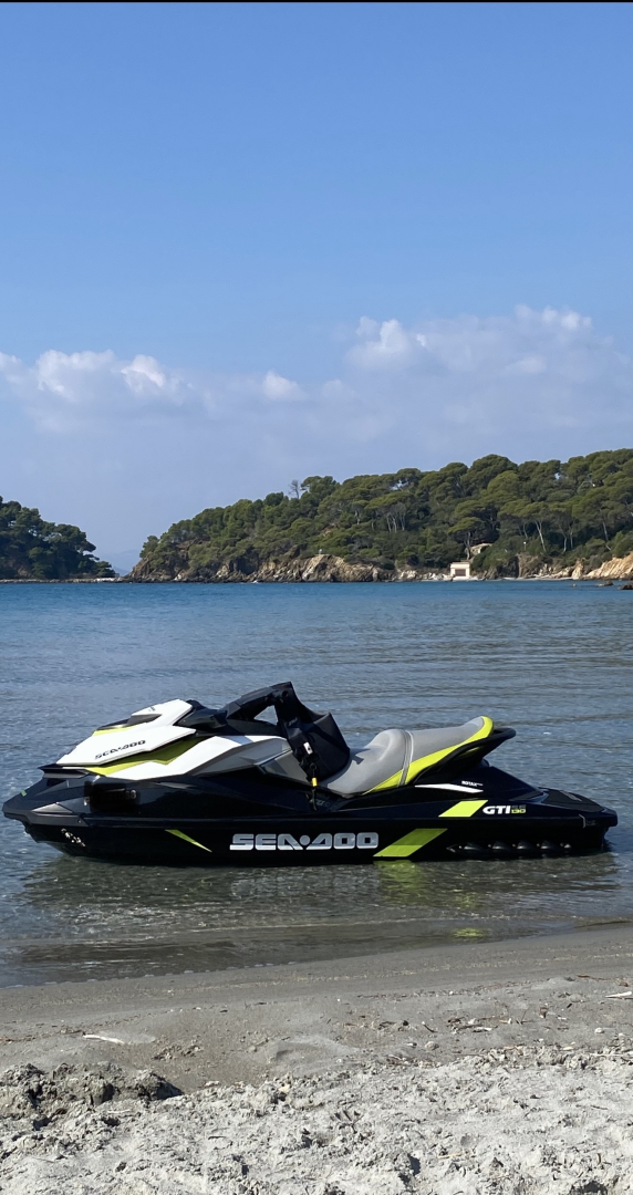 Location bateau La Londe-les-Maures pas cher GTI 130