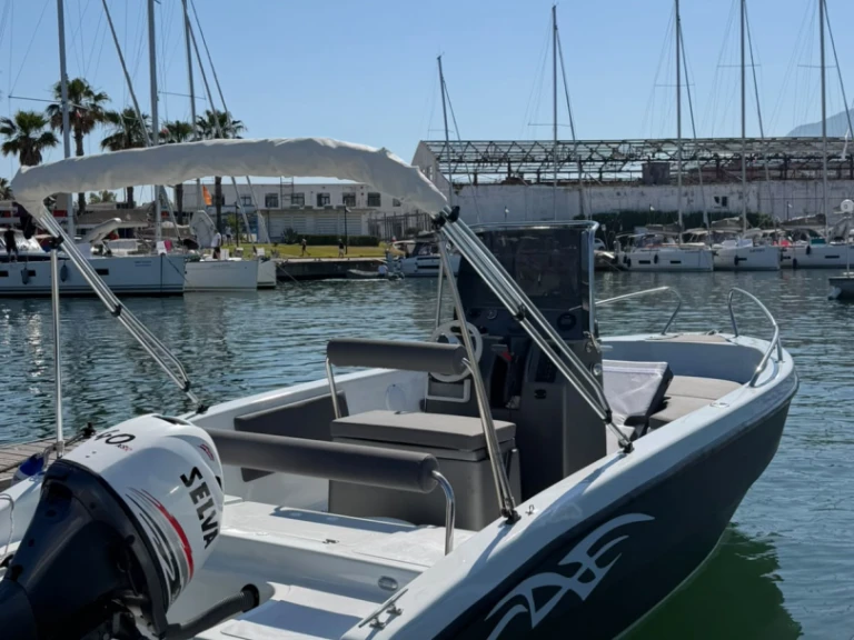 Bateau à moteur à louer à Castellammare di Stabia au meilleur prix