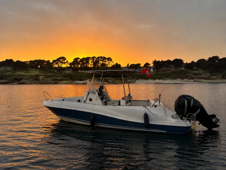 Location bateau Quicksilver Quicksilver 800 Commander à Lorient sur Samboat