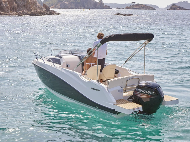 Louez un Quicksilver Activ 555 Cabin à Vieux Port de Cannes