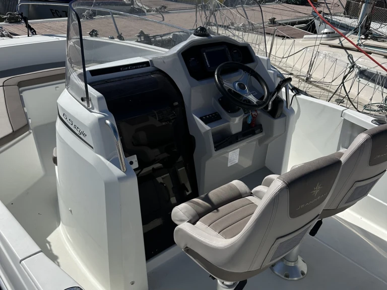 Location bateau Jeanneau CAP CAMARAT 6,5 CC Style à Le Havre sur Samboat