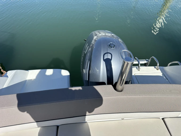 Location Bateau à moteur Jeanneau avec permis