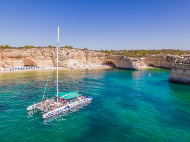 Hire Catamaran Fountaine Pajot with a boat licence