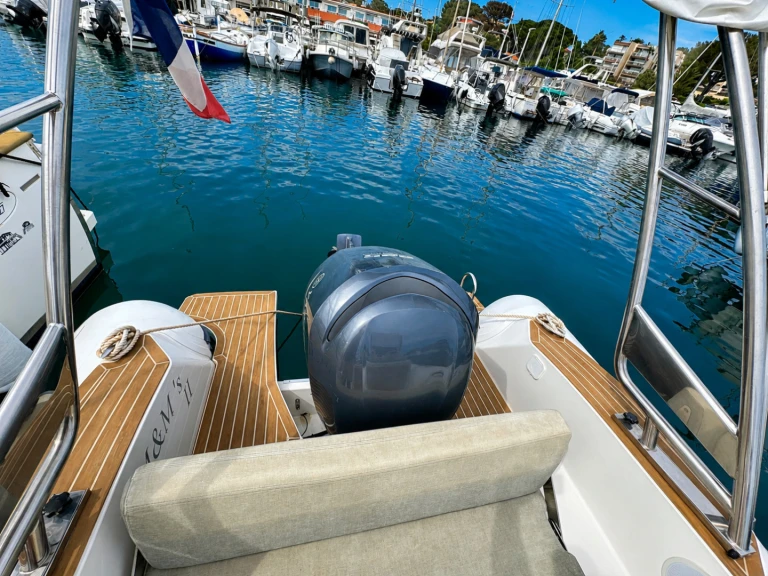 Location bateau Saint-Raphaël pas cher Tempest 700