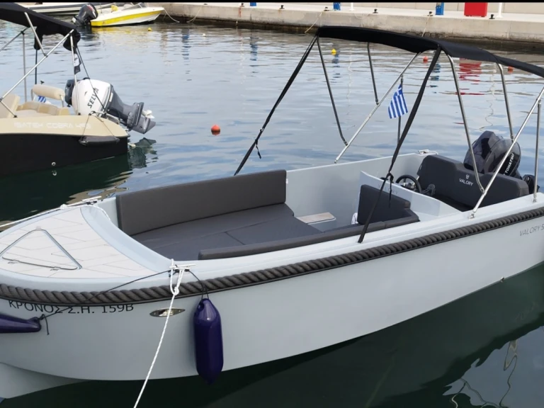 Louer Bateau à moteur avec ou sans skipper Valory à Cannes
